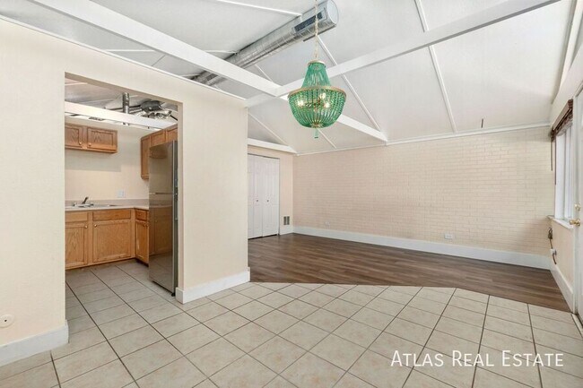 Building Photo - 1408 Julian St