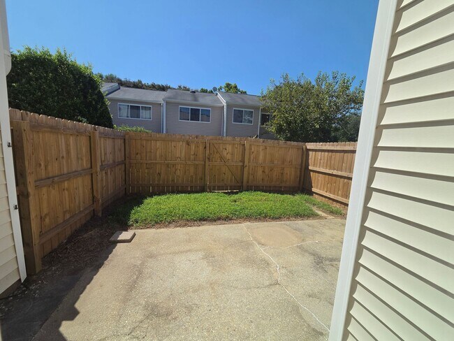 Building Photo - 3858 Staffordshire Ln