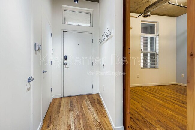 Building Photo - 3201 Shoshone St