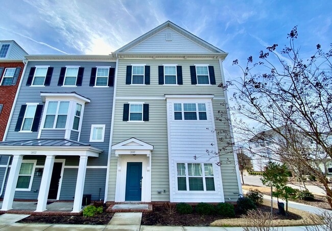 Building Photo - 3 Bedroom Townhome in Spence Crossing! Water/Sewer/Trash/Landscaping INCLUDED! - Attached Garage ...