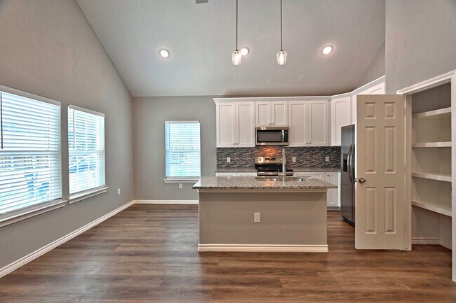 Building Photo - 11911 Nelwood St