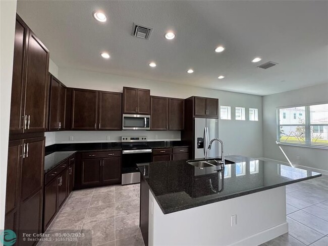 Building Photo - 13596 Spruce Pne Dr