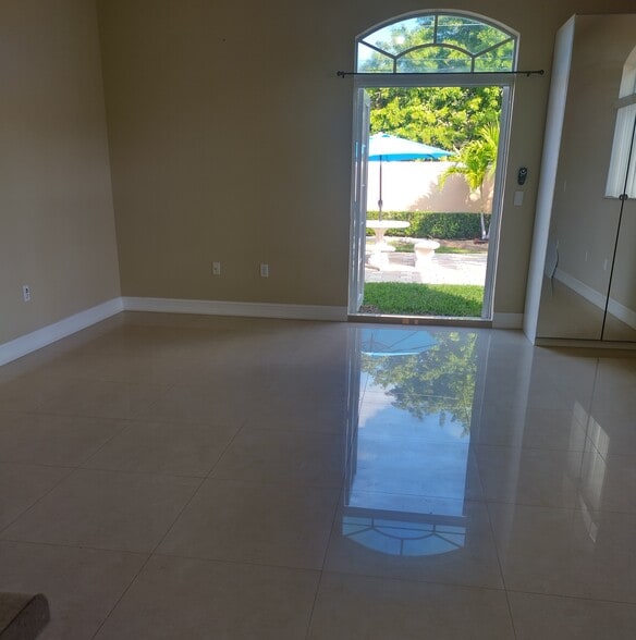 Building Photo - 9845 NW 27th St