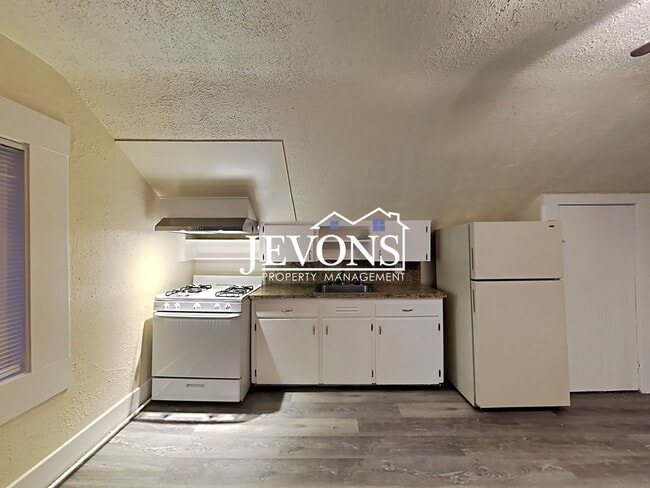 Building Photo - $300 Rent Credit - Make yourself at home i...