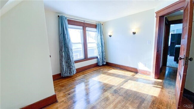 Building Photo - 400 Roberts Ave