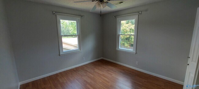 Building Photo - 13031 Camelot Dr SE