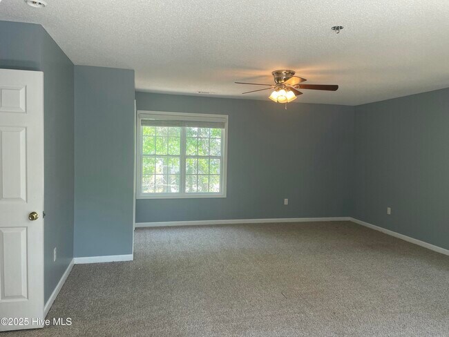 Building Photo - 151 Bayshore Dr