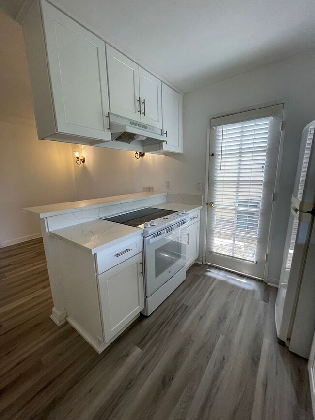 Building Photo - Single Story Duplex in Cardiff