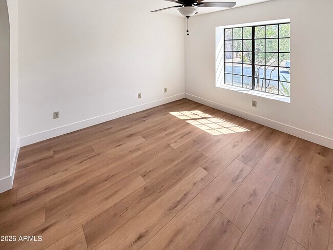 Building Photo - 14607 N Olympic Way