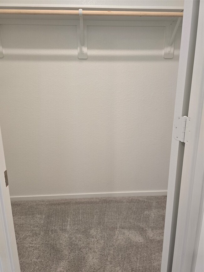 Building Photo - 25560 Blossom Ct