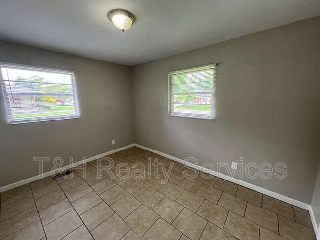 Building Photo - 622 Brewer Pl