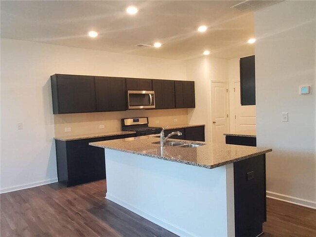 Building Photo - 5745 Thornton Dr