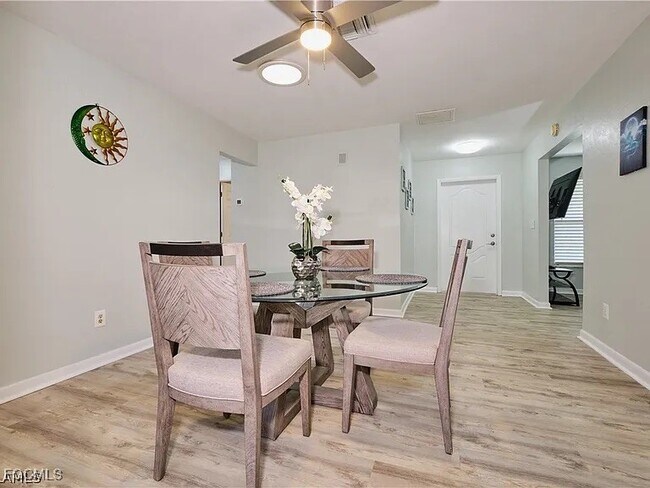 Building Photo - 4240 SE 3rd Ave