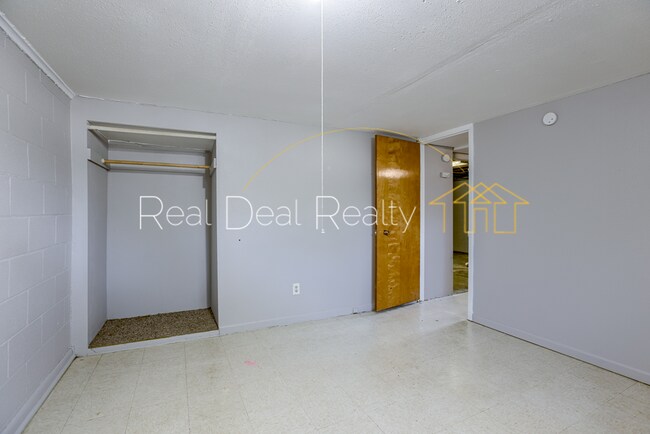 Building Photo - 3345 N 36th Ave