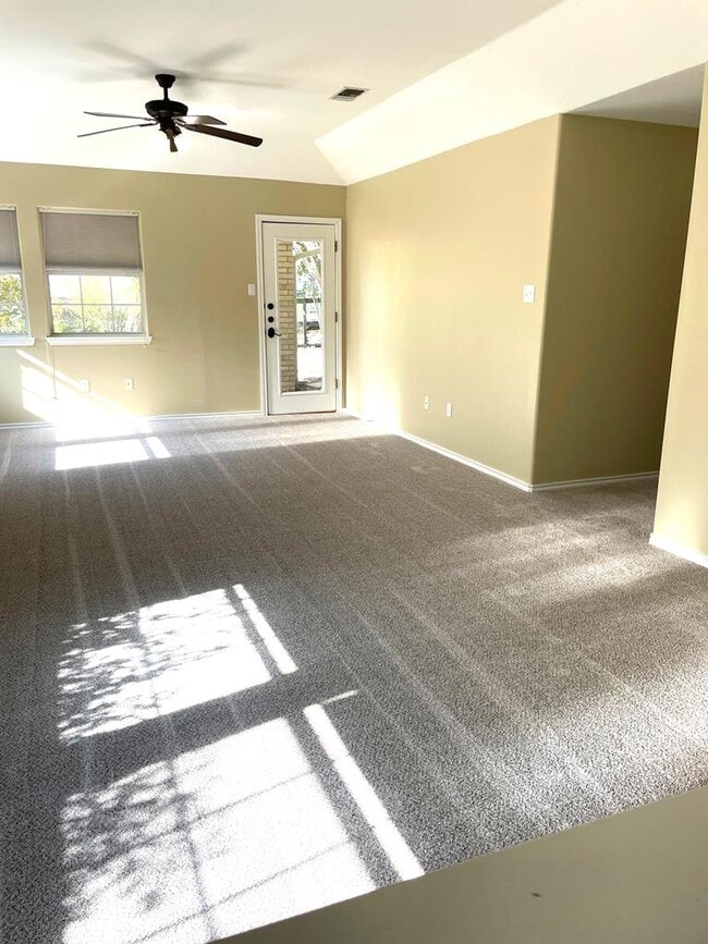 Building Photo - 208 Coronado Cir