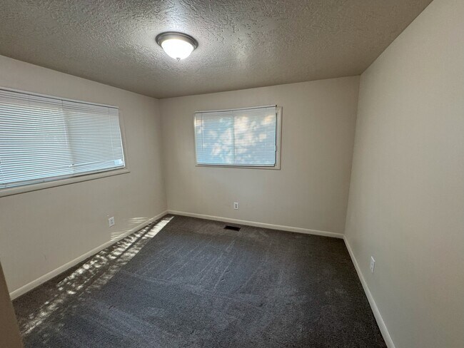 Building Photo - 1758 Myers Ln
