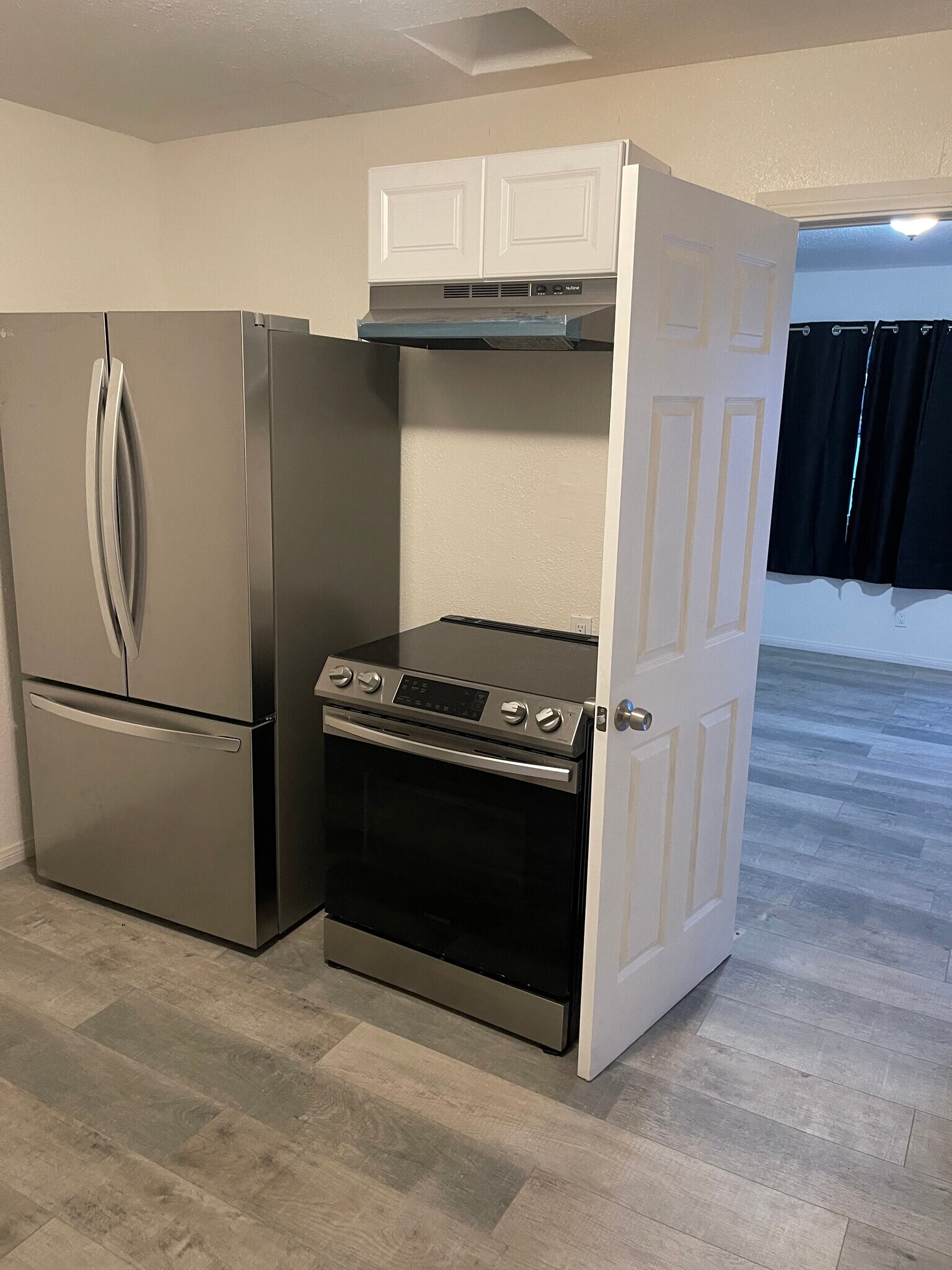 Building Photo - 1556 Riverside Dr