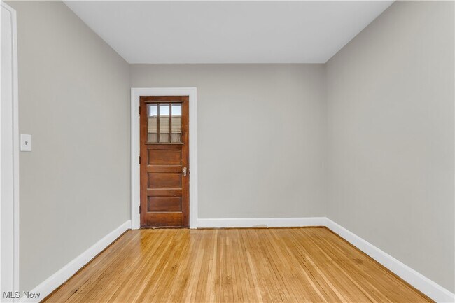 Building Photo - 1530 E 214th St