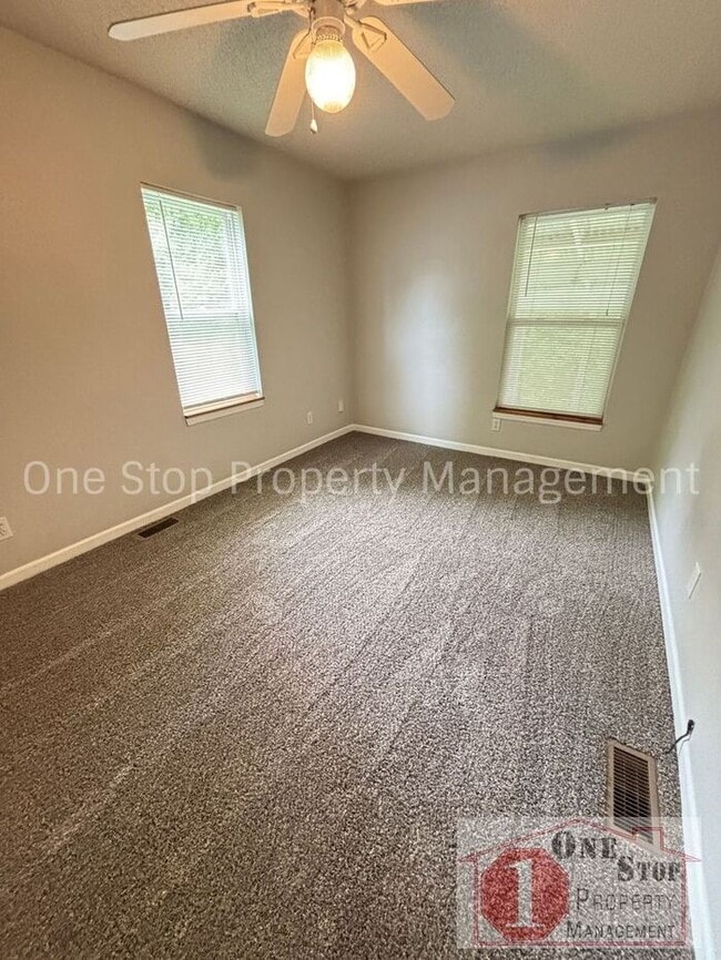 Building Photo - 2 Bedroom, 1.5 Bathroom Home in Independen...