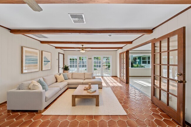 Building Photo - 129 Alhambra Pl