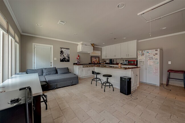 Building Photo - 12445 Memorial Dr