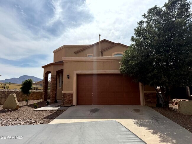Primary Photo - 11533 Merejildo Madrid St