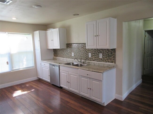 Building Photo - 10601 Murr Way