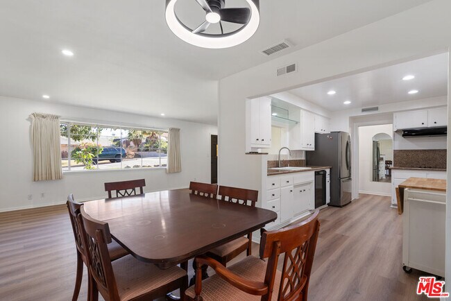 Building Photo - 6739 Garces Ave