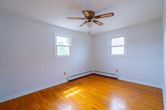 Building Photo - 326 Grovers Ave