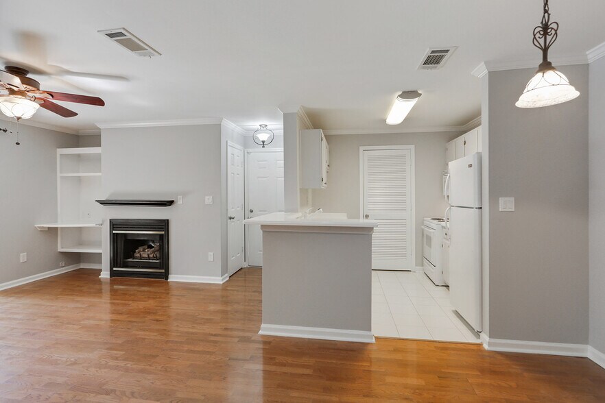 Building Photo - 625 Granville Ct