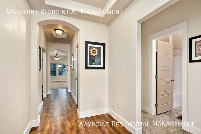 Building Photo - 2686 Vallin Ave N