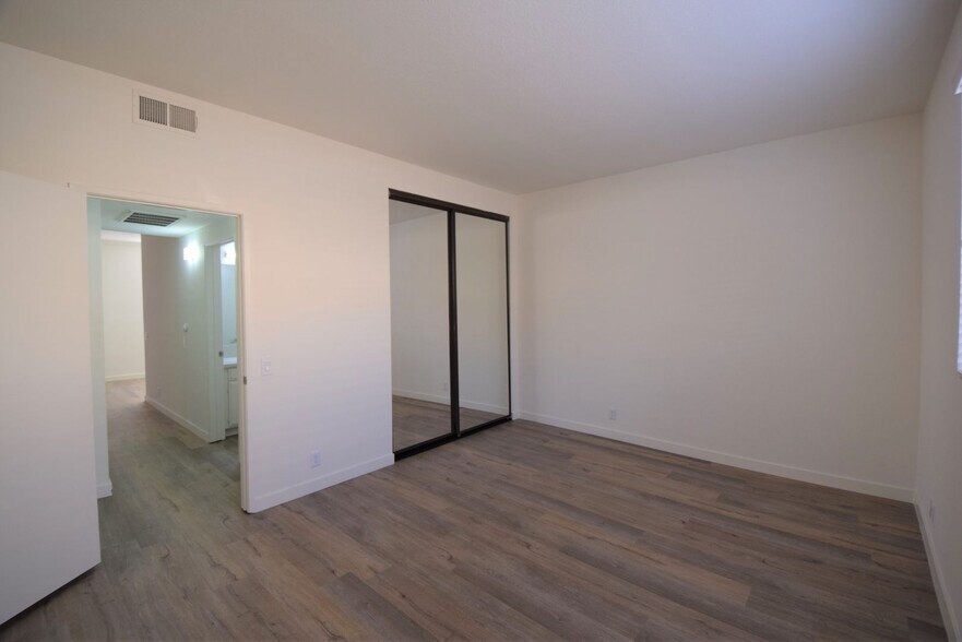 Building Photo - 11107 La Maida St