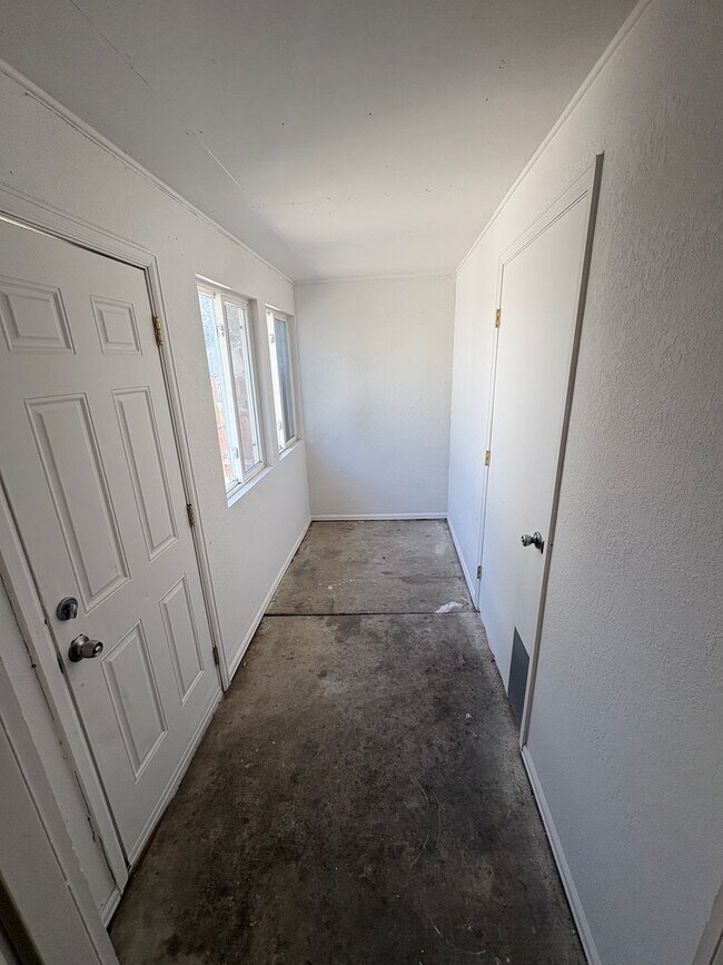 Building Photo - Fully Renovated 3 Bed 2.5 Bath Townhome w/ 1 Car Garage & Yard!