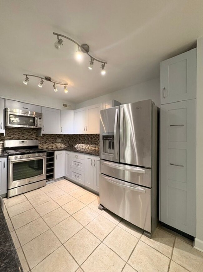 Building Photo - 9714 Admiralty Dr