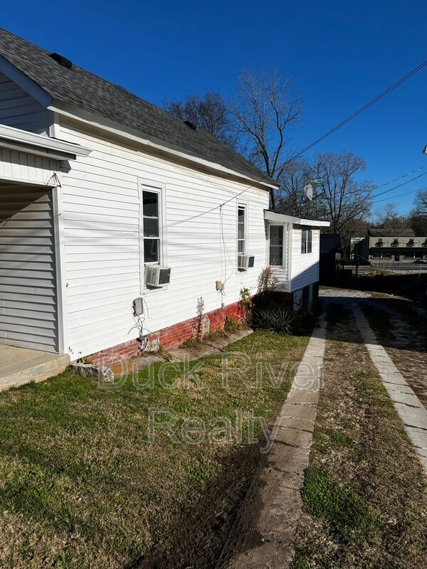 Building Photo - 1419 Highland Ave