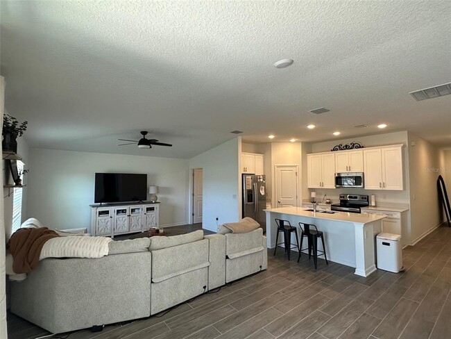Building Photo - 426 Three Oaks Dr