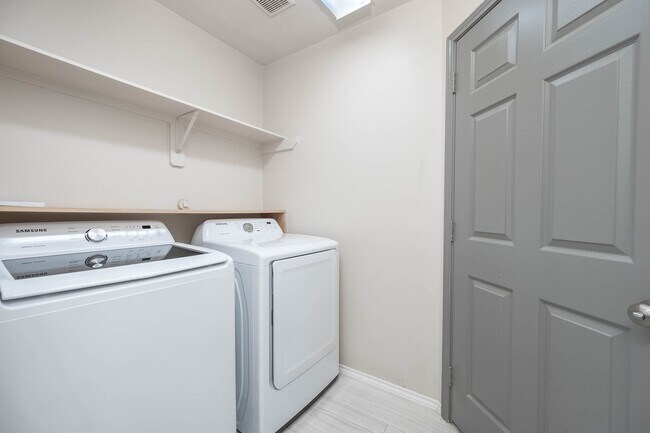 Building Photo - 5006 Riverbridge Ct