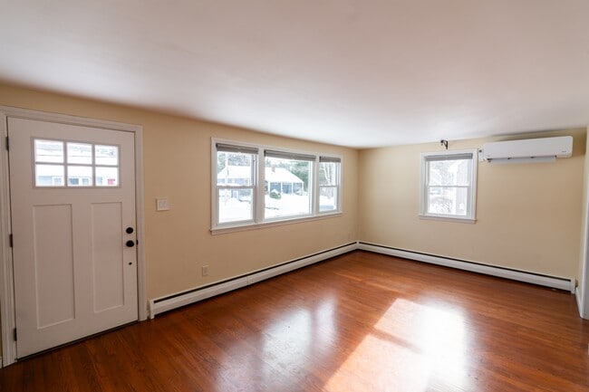 Building Photo - 16 Katherine St