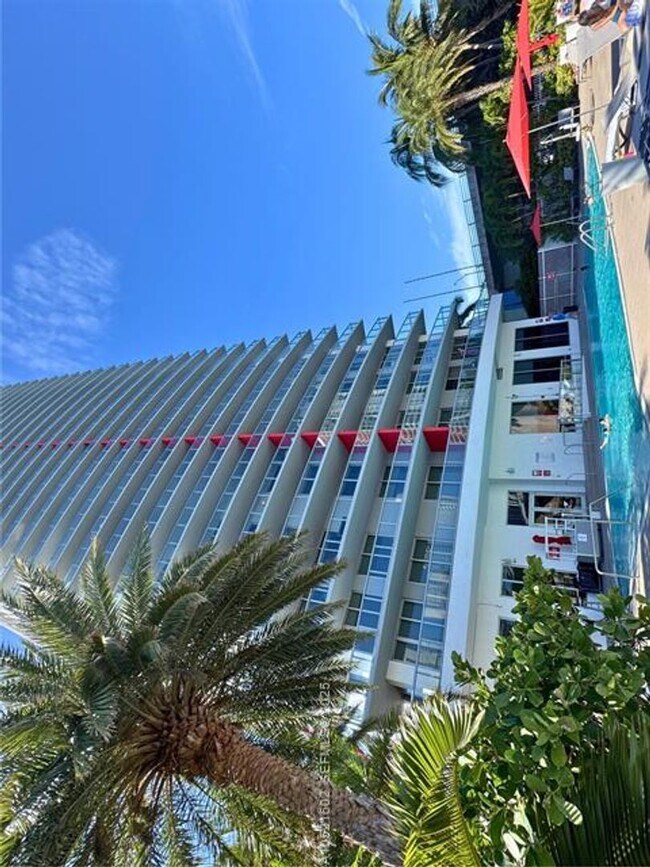 Building Photo - 2600 E Hallandale Beach Blvd