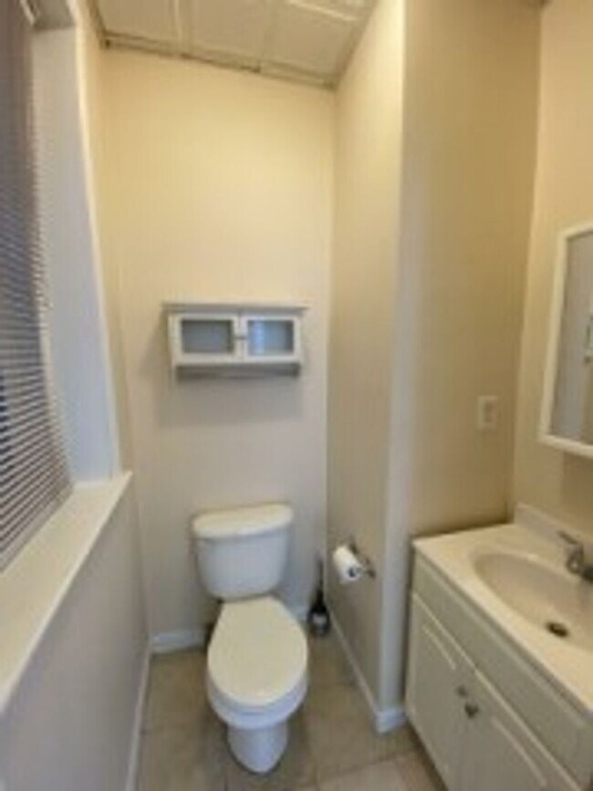 Building Photo - KENMORE (BU/NEU) 3 bed 1.5 bath - 9/1 - NO FEE