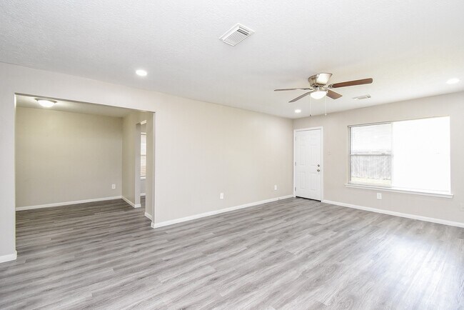 Building Photo - 12727 Rockford Dr