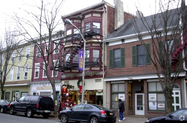 Primary Photo - 222 Farnsworth Ave