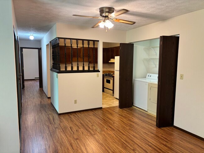 Building Photo - 333 W Lake Ave