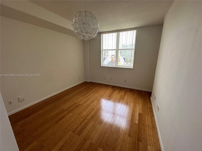 Building Photo - 1350 NW 8th Ct