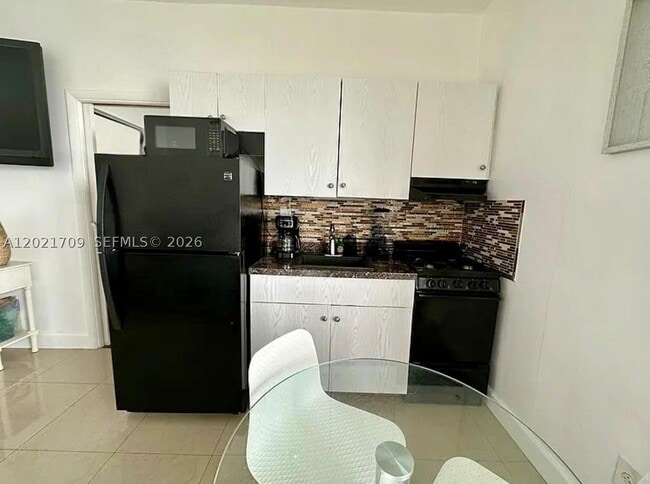 Building Photo - 3700 Collins Ave