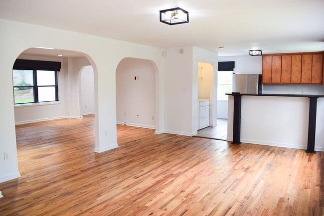 Building Photo - 1610 E 27th Ave