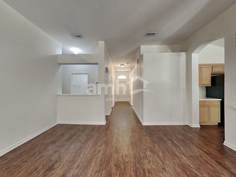 Building Photo - 13895 Devan Lee Dr N