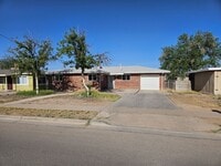 Building Photo - 3 Bedroom / 2 Bath Home with Refrigerated Air & 1-Car Garage