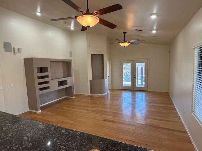 Building Photo - 5233 E Carmel Ave