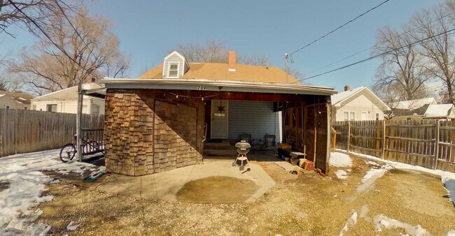 Building Photo - 709 Bluemont Ave
